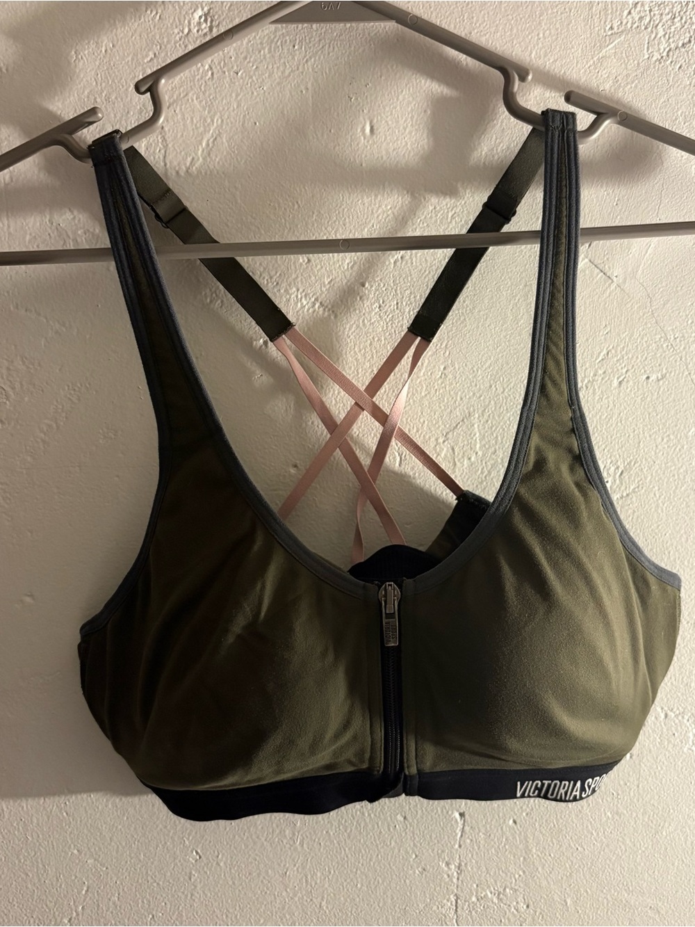 Victoria’s Secret Knockout Front Close Sports Bra 34C Olive Green Strappy